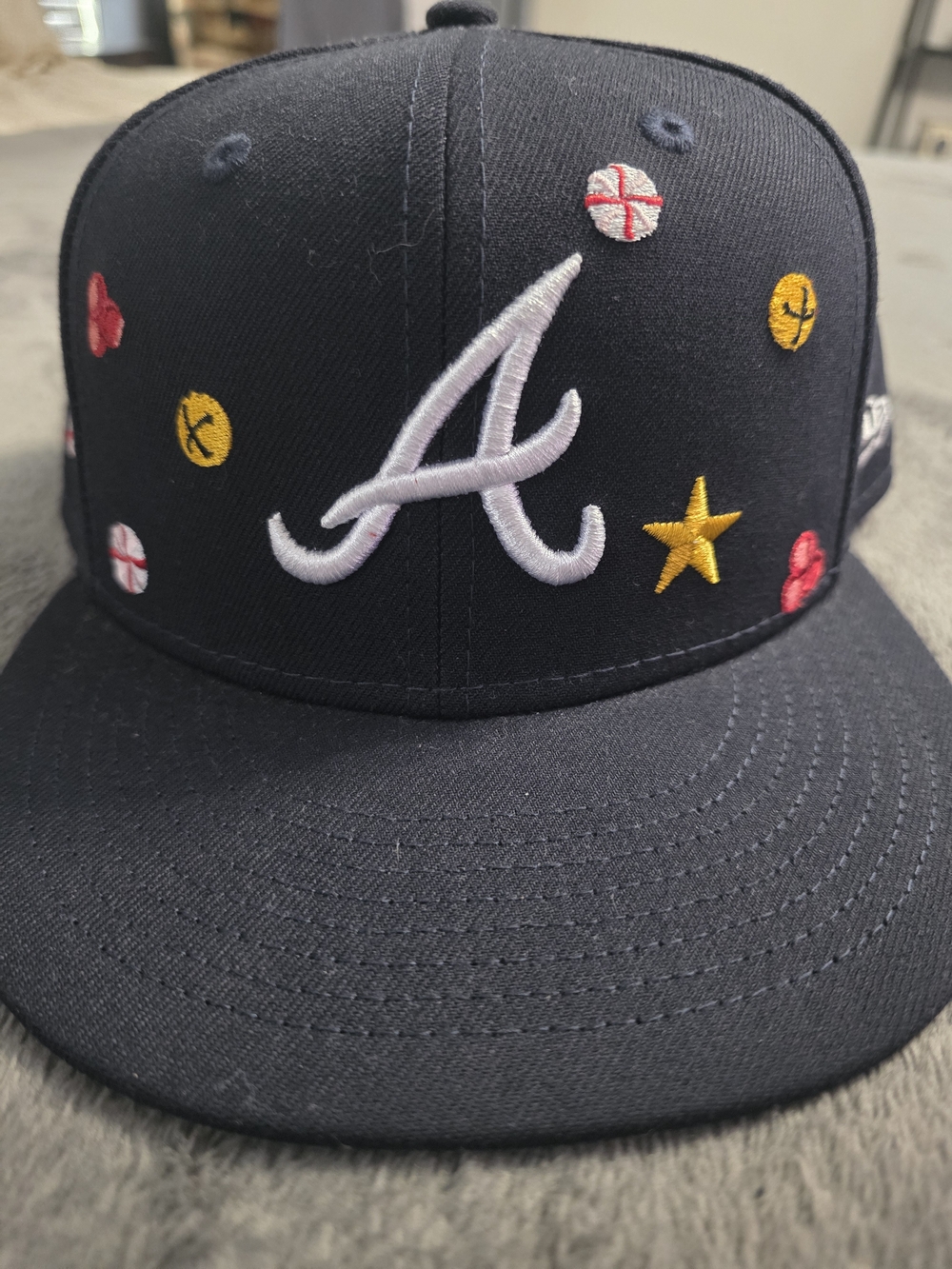 New Era Atlanta Braves Hat 59FIFTY Navy With Stars And Holly Men’s Size: 7 1/2.